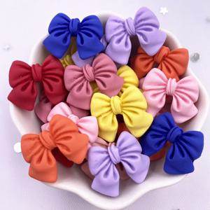 수지 Kawaii 다채로운 페인트 만화 Bowknot Flatback 돌 입상 20PCS 스크랩북 DIY 장식 홈 액세서리 공예품 OM201