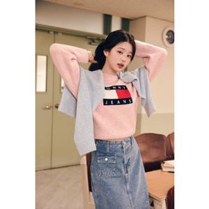 [장원영PICK] 여성 플래그 크루넥 스웨터 T32E7KTO40TWT1 TOMMY JEANS