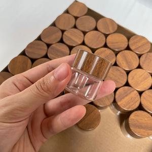 TEMU 10ml 미니 유리 밀봉병 4개 세트, 모조 목재 뚜껑 포함 - 휴대용 및 무취 건조 파우더용