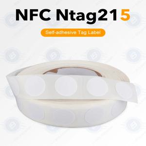 Ntag215 자체 접착식 NFC 라벨 태그 스티커, 13.56MHz ISO14443A 흰색 범용 215 RFID 휴대폰 사용 가능 접착 라벨