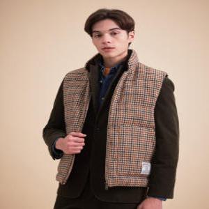 헤지스 남성 23FW [Harris Tweed] 베이지 구스다운 패딩 베스트 HZJU3D408I2