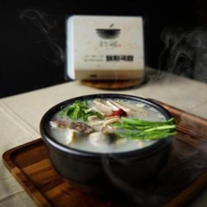 부산기장 홍방돼지국밥. 680g  (1인분) 양념장ㆍ 새우젓 기본. 제공