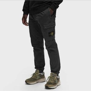 [STONE ISLAND] 남성 와펜 패치 카고 팬츠 8115313L1 V0162