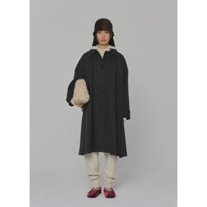 아모멘토 24FW HERRINGBONE SHIRRING COAT