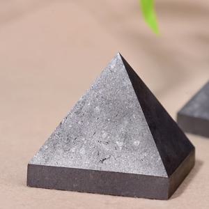 TEMU 1pc 블랙 Shungite 피라미드, 2인치 천연 크리스탈, 우아한 가정 장식, 편안하고 세련된 장식품