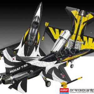 아카데미과학 밀리터리 프라모델 1/48 T-50 블랙이글스 (12242)