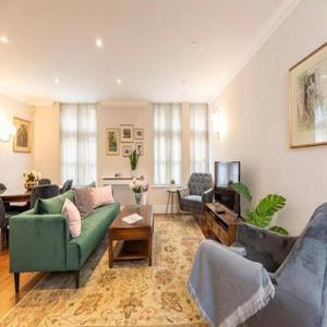 Beautiful 2 bed apt in the heart of Mayfair, close to Tube