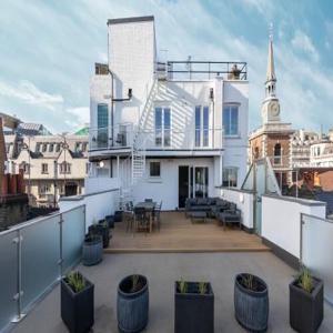 JOIVY Luxury 2 bed flats with terraces near Piccadilly Circus