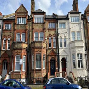 The Clapham Crib - Spacious 4BDR House with Patio