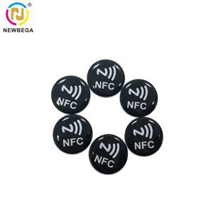 모든 NFC 지원 휴대폰용 블랙 NFC 216 에폭시 카드, 재기록 가능 방수 RFID 스티커, 직경 30mm