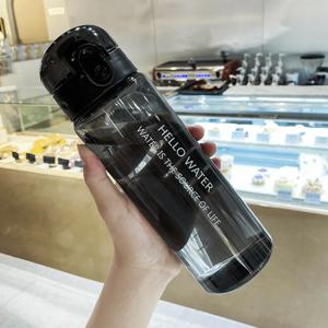 바운스 커버가있는 780Ml 물병 누출 방지 스포츠 Drinkware 스트랩 아이 여성을위한 재사용 가능한 휴대용 물병 피트니스 선물