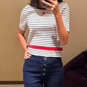 [당일출고] 샤넬 24P CC로고 스트라이프 화이트 반팔 니트 탑 P76857 K11060 NV309 40사이즈