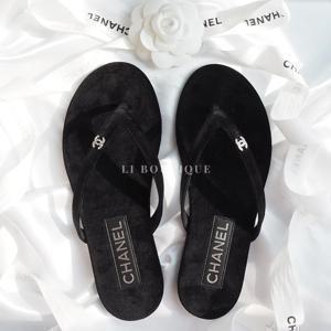 샤넬 24 NEW CC 로고 크리스탈 벨벳 쪼리 슬리퍼 블랙 G45716
