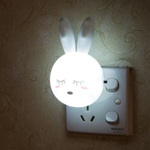 귀여운 만화 토끼 LED 밤 빛 AC110-220V 스위치 벽 밤 램프 어린이 침실 머리맡 램프 EU/US 플러그와 아이 선물
