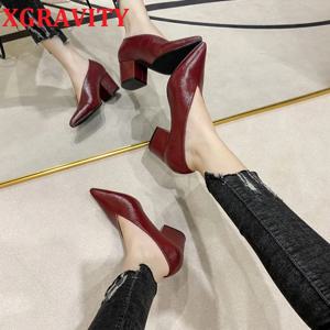 샌들 럭셔리 브랜드 섹시한 드레스 신발 우아한 Chunky High Heeeled 펌프 섹시한 지적 발가락 저녁 신발 여성 신발 V 컷 신발