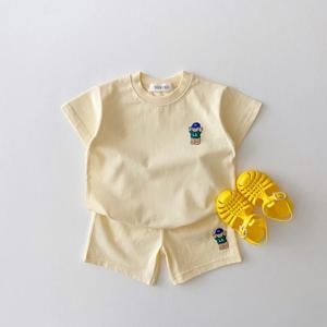 2024 여름 2PCS 아기 옷 유아 위쪽 및 아래쪽 세트 아기 소년 소녀 정장 곰 자수 얇은 캐주얼 스포츠 아기 복장 세트