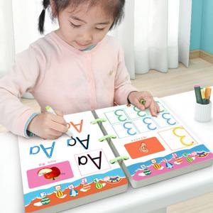 어린이 노트 방수 흰색 하드 종이 보드 + 1 지울 수있는 펜은 재사용 가능한 마술 책을 쓸 수 있습니다. 어린이 조기 연습 서예