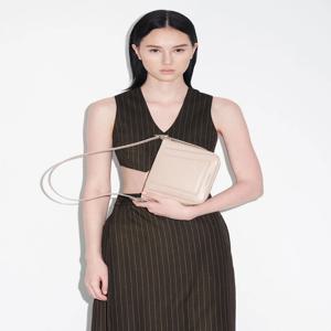 한소희 페트라 박시 버킷백 - 오트 CK2-10271304