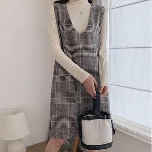 [OFM79MS4]체크패턴 민소매 깊은 V넥 H라인 밑단트임