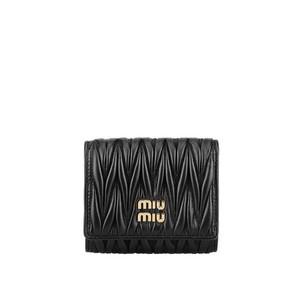 24FW  5MH033 2FPP F0002 금장 마테라쎄 나파 스몰 반지갑 블랙