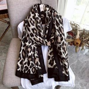 패션 디자인 섹시한 레오파드 도트 술 Viscose 목도리 스카프 Neckerchief 가을 겨울 Foulards Hijab Sjaal
