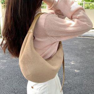 마띠에르 여성 스웨이드 크로와상 숄더백 작은가방
