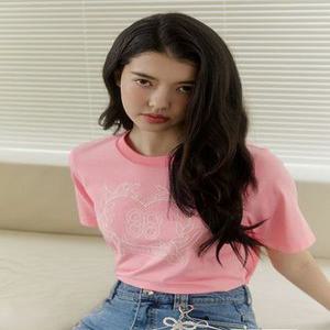 [에고이스트]하트레터링 자수 반팔 티셔츠 ER2OTH02