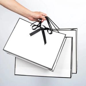 1-50pcs 선물 포장 흰색 종이 상자 검은 테두리 쇼핑 가방 휴대용 토트 백 활 리본 저녁 파티 용품