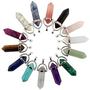 Mutilcolor 10pcs 총알 모양 치유 지적 차크라 펜던트 Sugilite 석영 돌 매력 목걸이 만들기위한 Randow 색상