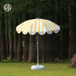 자외선 차단 대형 해변 우산 스트립 스타일, 야외 정원 태양 우산, 큰 사이즈, 베이스가 있는 패션