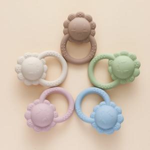 아기 장난감 실리콘 Teether 식품 학년 딸랑이 장난감 아기 0-12 개월 감각 장난감 실리콘 사자 핸드 벨 실리콘 젖니가 남 딸랑이