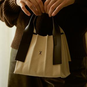 Lucky Pleats Canvas Tote XS Ivory_Black