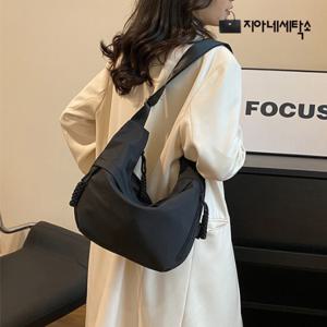 [지아네세탁소] 포커싱백 크로스백 데일리 여성가방
