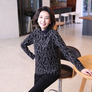 [쉬즈마담]T57228 웨이브 주름 폴라티 50대 엄마옷 중년여성옷