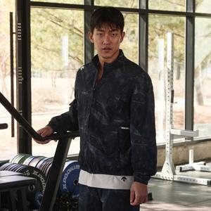 [데상트공식] 트레이닝 경량 바람막이 SQ221TWT41