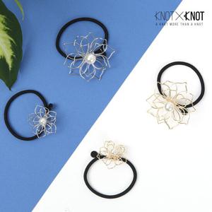 [KNOTXKNOT] 메탈릭 플라워 쉐이프 헤어밴드 2pcs