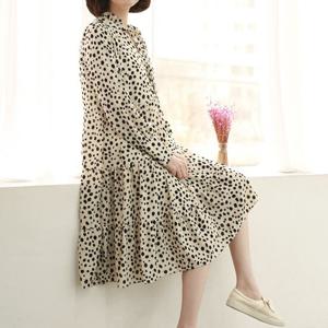 [웬디즈갤러리]리본넥 도트 셔링 원피스 QOP007