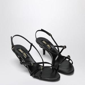 MIU MIU 버클이 달린 검은색 에나멜 가죽 샌들 5X342EB055069/Q_MIU-F0002