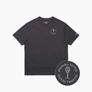 [디아도라] 라켓 그래픽 메쉬 반팔 티셔츠 CHARCOAL GREY