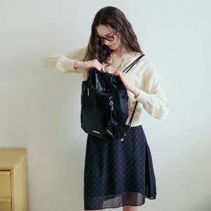 [랩]GLOSSY CASUAL SLING BAG(AR7AB460)