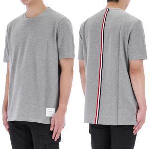 톰브라운 삼선 백 스트립 반팔 티셔츠 MJS056A 00050 055