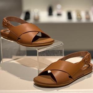핏플랍 25S/S 그라시에 크로스 여성 백 스트랩 샌들 FFSO5E131W1 라이트브라운