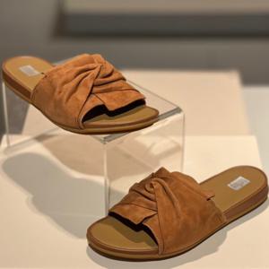 핏플랍 25S/S 그라시에 트위스트 스웨이드 여성 슬라이드 FFSO5E238W2 브라운
