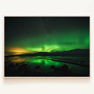 아이슬란드 밤하늘의 아름다운 오로라 밤하늘의 별 포스터