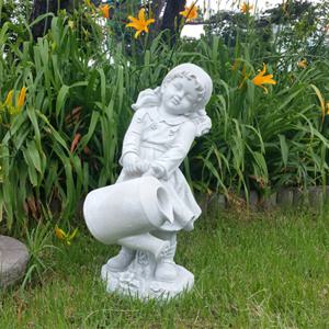 물주는 소녀 조각상 인형