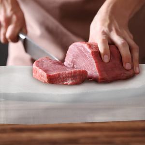 색배임 걱정이 없이 편리하게 잘라쓰는 일회용 롤 도마