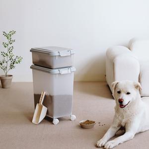 강아지 고양이 대용량 사료통 습기차단 밀폐 사료 보관통 이동식 보관함 스쿱 5kg/10kg