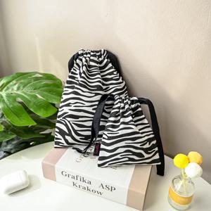 지브라 스트링파우치 1color, 2size