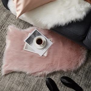 고급스러운 인테리어 페이크퍼 양모 러그 방석 3color