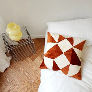 브라운 삼각 퀄팅 극세사 쿠션커버